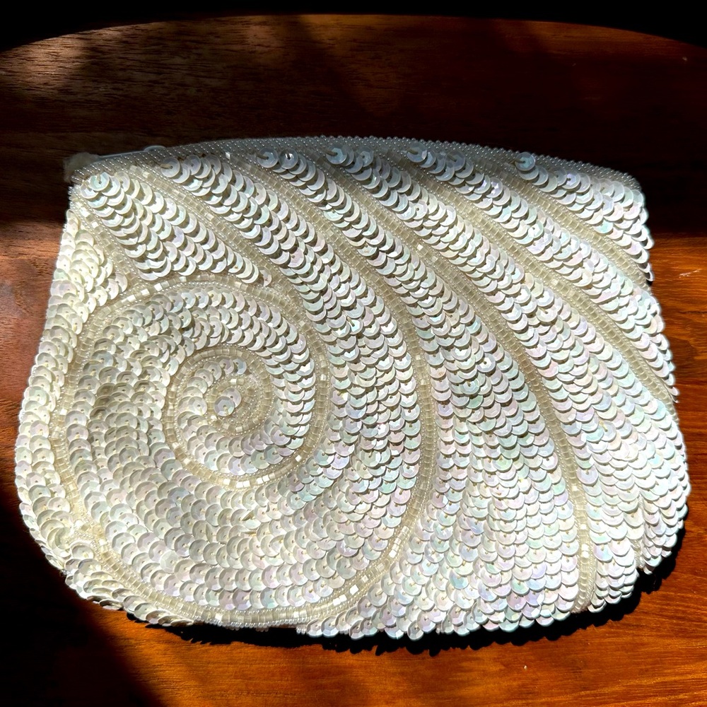 🤍Beautiful white vintage bead and sequin evening bag